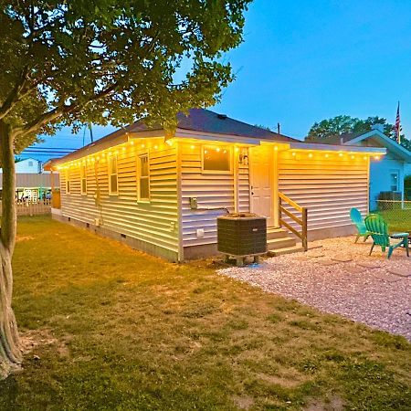 Cottage In Heart Of Colonial Beach, 7 Mins Walk To The Beach Екстериор снимка
