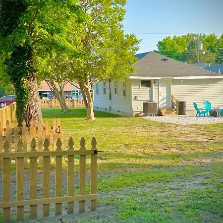 Cottage In Heart Of Colonial Beach, 7 Mins Walk To The Beach Екстериор снимка