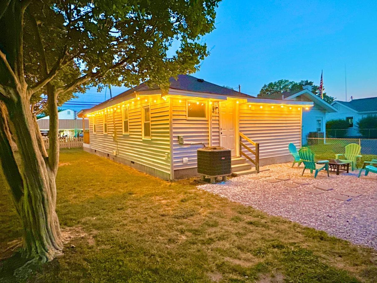 Cottage In Heart Of Colonial Beach, 7 Mins Walk To The Beach Екстериор снимка
