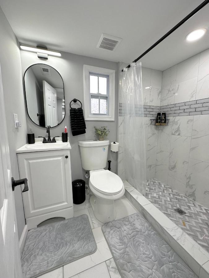 Cottage In Heart Of Colonial Beach, 7 Mins Walk To The Beach Екстериор снимка