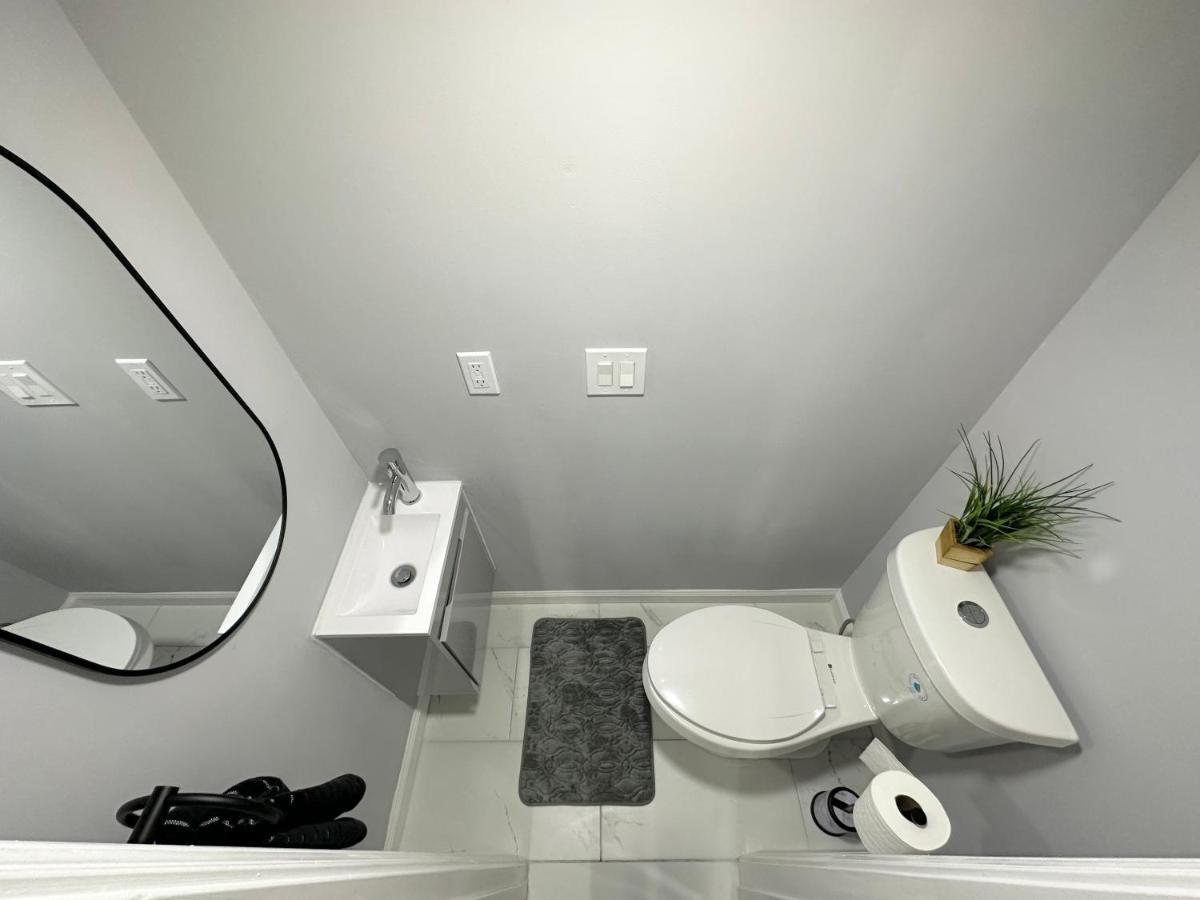 Cottage In Heart Of Colonial Beach, 7 Mins Walk To The Beach Екстериор снимка